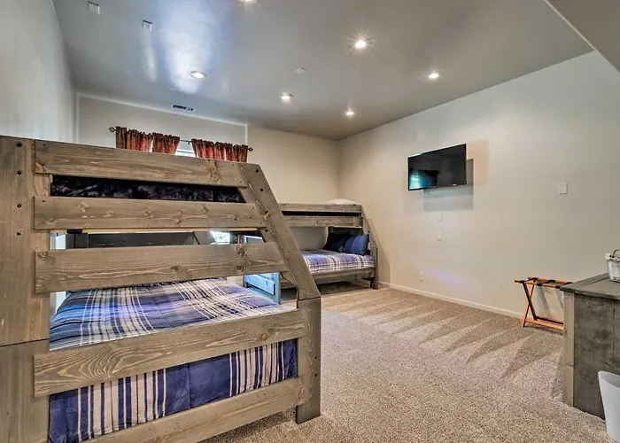 Wooded Patio Oasis! Group Getaway In *